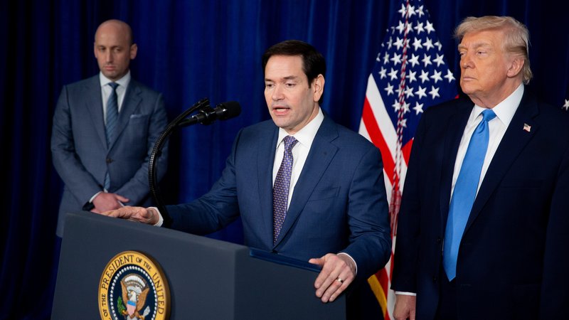 Marco Rubio, US-Außenminister, und US-Präsident Donald Trump | Bild: picture alliance / newscom | Nicole Combeau Marco Rubio, US-Außenminister, und US-Präsident Donald Trump