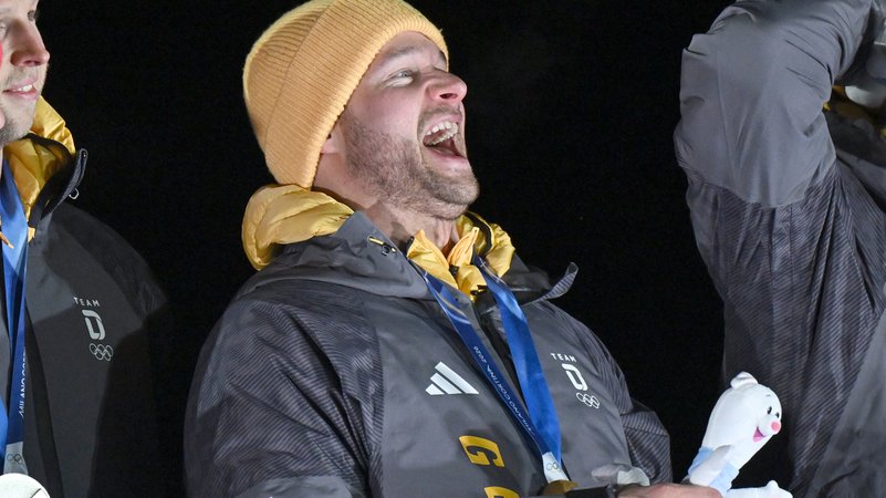 Johannes Lochner bei der Siegerehrung | Bild: picture alliance/dpa | Robert Michael Johannes Lochner bei der Siegerehrung