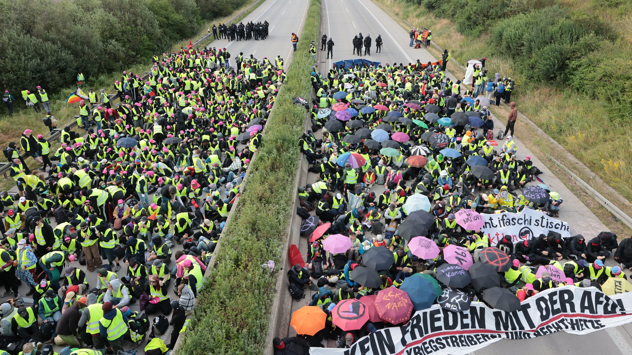 Proteste gegen AfD-Parteitag: Autobahn gesperrt und Blockaden