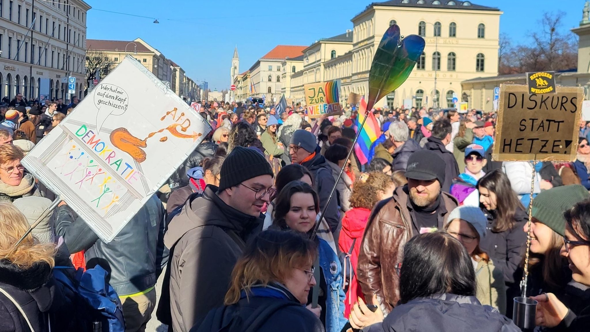 München: Demos gegen Rechtsextremismus und für Ukraine