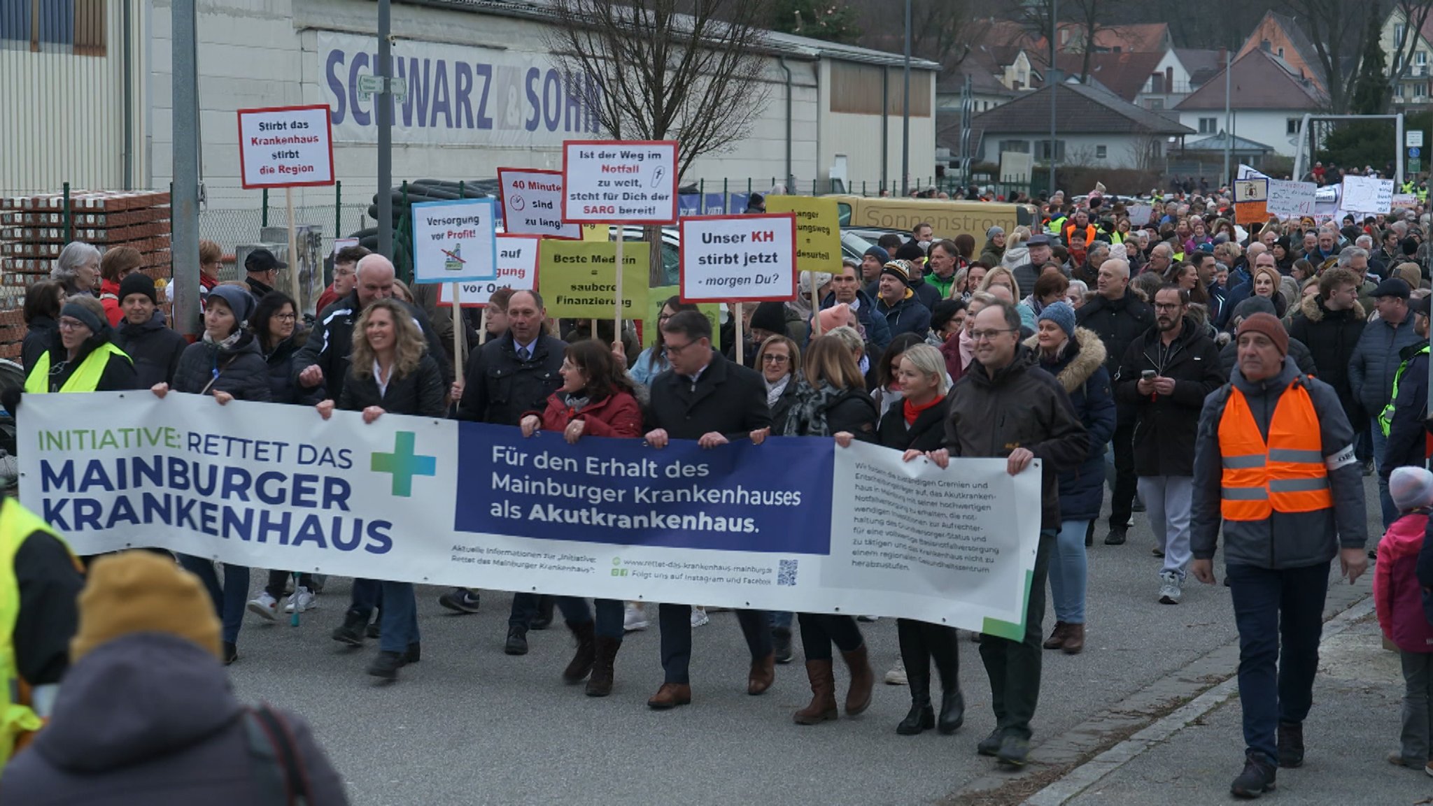 100.000 Euro pro Stunde Defizit machen die Krankenhäuser in Bayern laut Bayerischer Krankenhausgesellschaft. Eine Schließungswelle trifft vor allem kleine Kliniken auf dem Land. Mainburger Bürger haben vor allem Angst um ihre Notversorgung ...