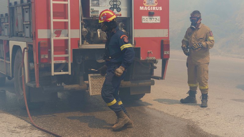 Symbolbild: Griechische Feuerwehr bei einem Löscheinsatz am 18. Juli in Viotia