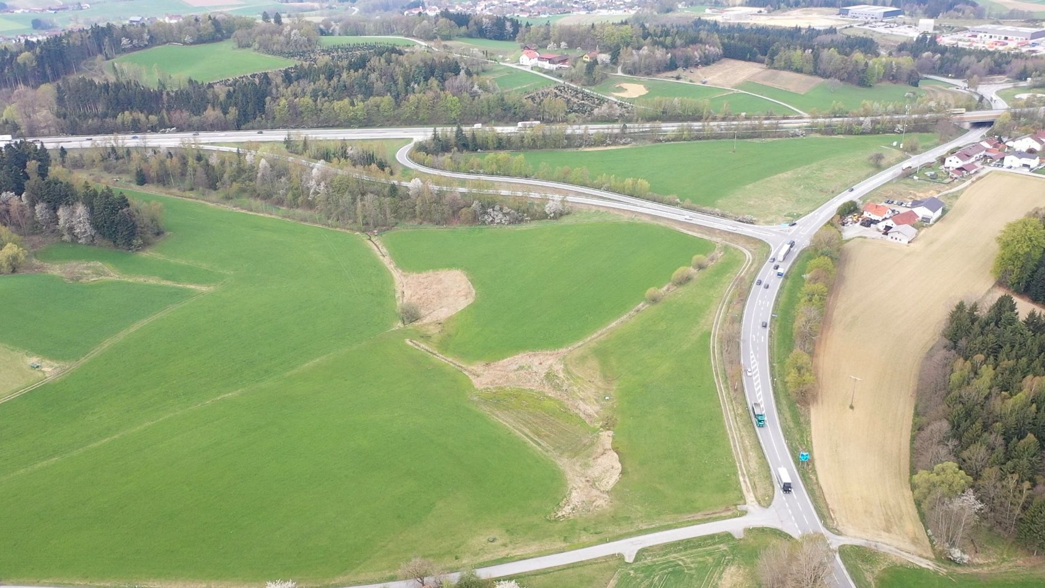 Auf dieser grünen Fläche sollte das Gewerbegebiet entstehen