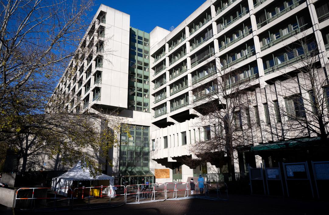 Blick auf das Gerichtsgebäude für das Amtsgericht, das Landgericht I und II, das Oberlandesgericht und die Staatsanwaltschaft in der Nymphenburger Straße in München.