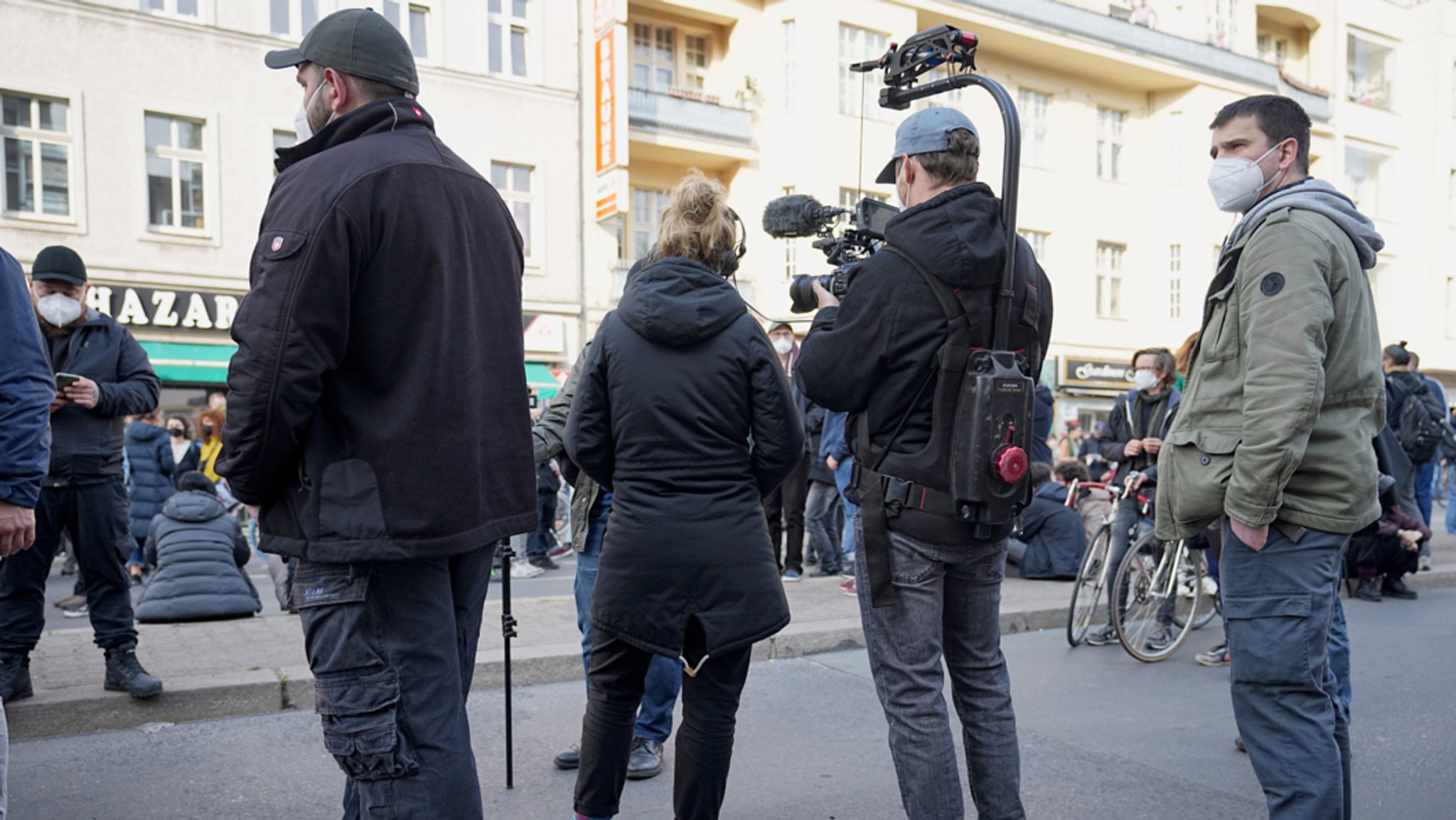 Bodyguards schützen Kamerateam