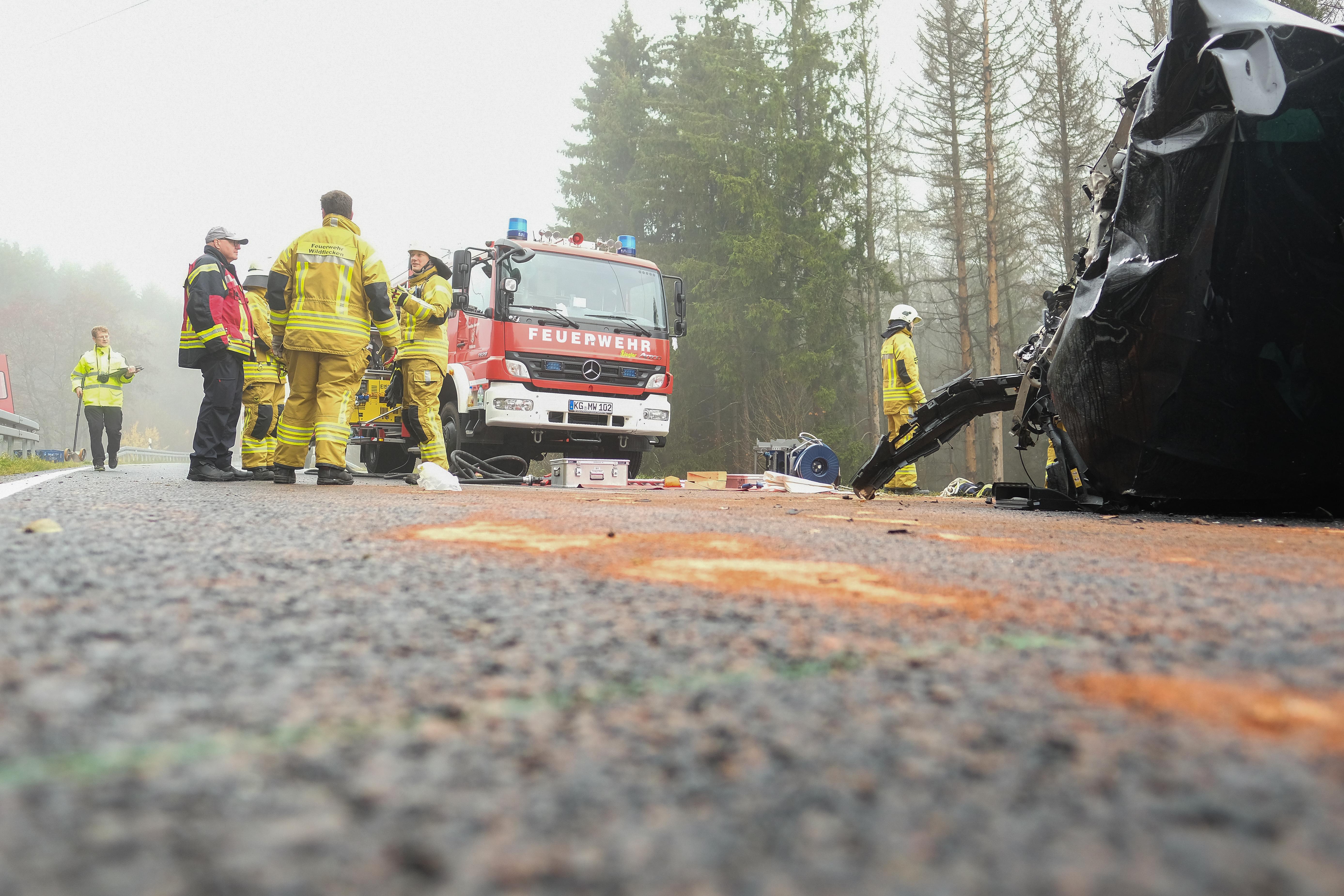 Bei einem Unfall in der Rhön haben eine 16-Jährige und eine 19-Jährige auf tragische Weise ihr Leben verloren.