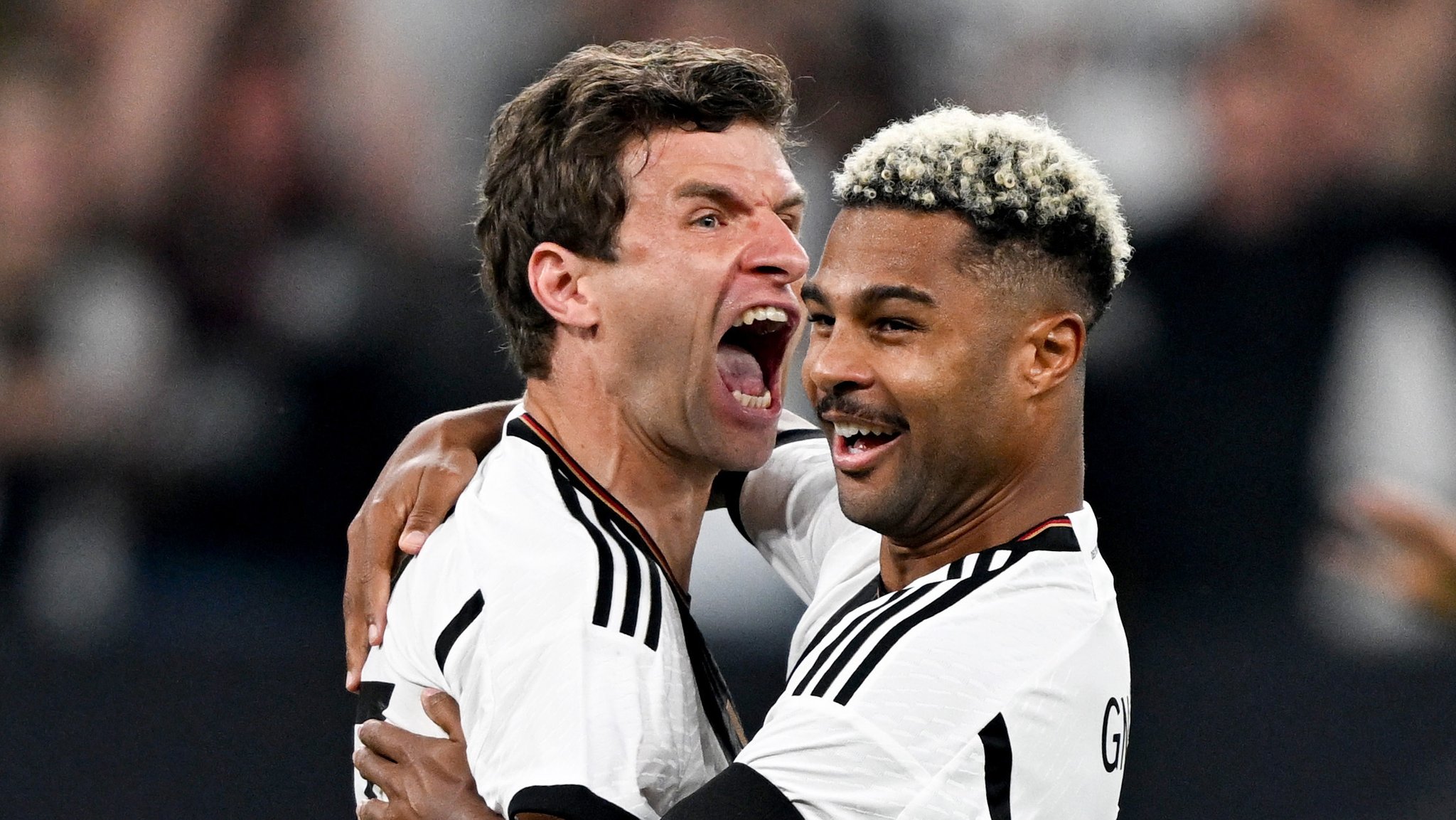 Thomas Müller (links) und Serge Gnabry