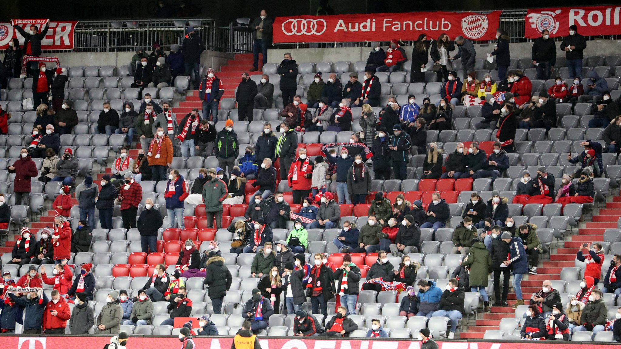 Zuschauer in der Allianz Arena