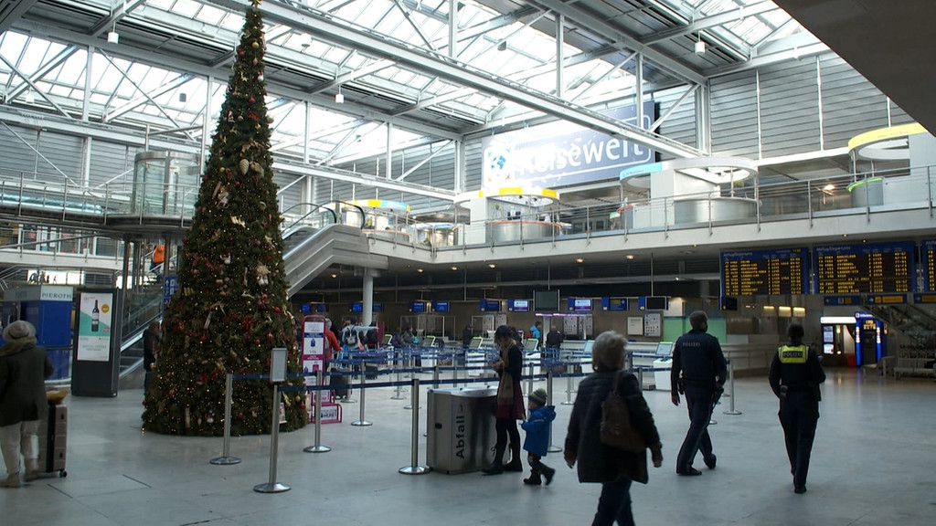 Ferienbeginn am Flughafen
| Bild: BR Ferienbeginn am Flughafen