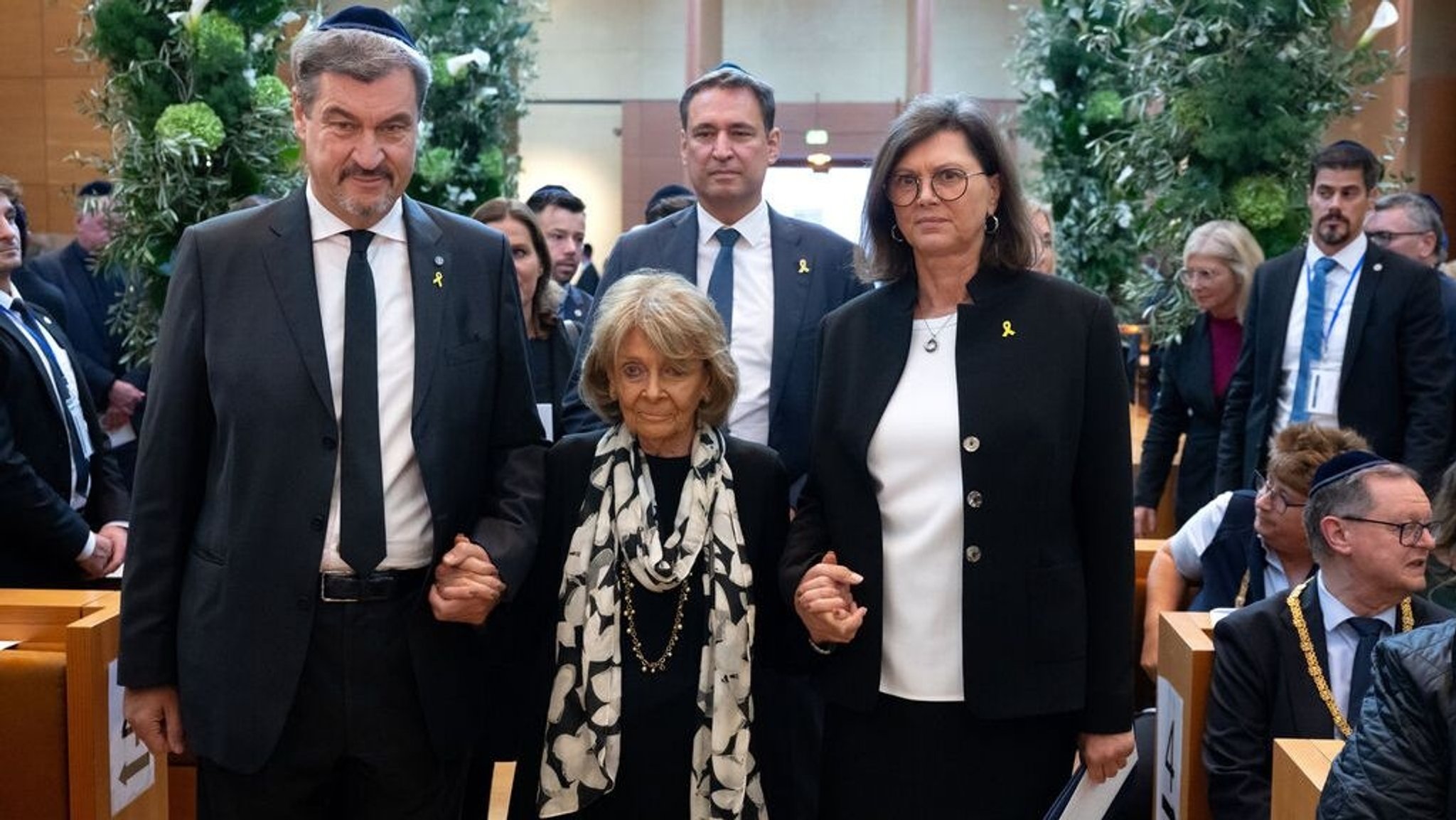 Markus Söder (l-r, CSU), Ministerpräsident von Bayern, Charlotte Knobloch, Präsidentin der Israelitischen Kultusgemeinde München und Oberbayern, und Ilse Aigner (CSU), Präsidentin des Bayerischen Landtages