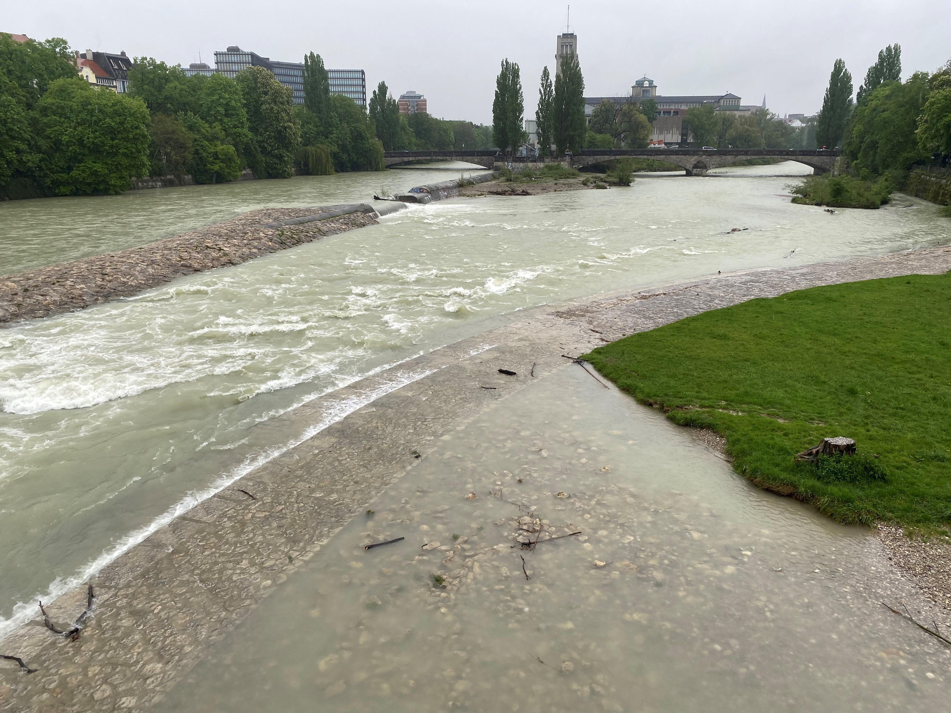 Dauer- Und Starkregen In Teilen Bayerns: Flusspegel Steigen | BR24