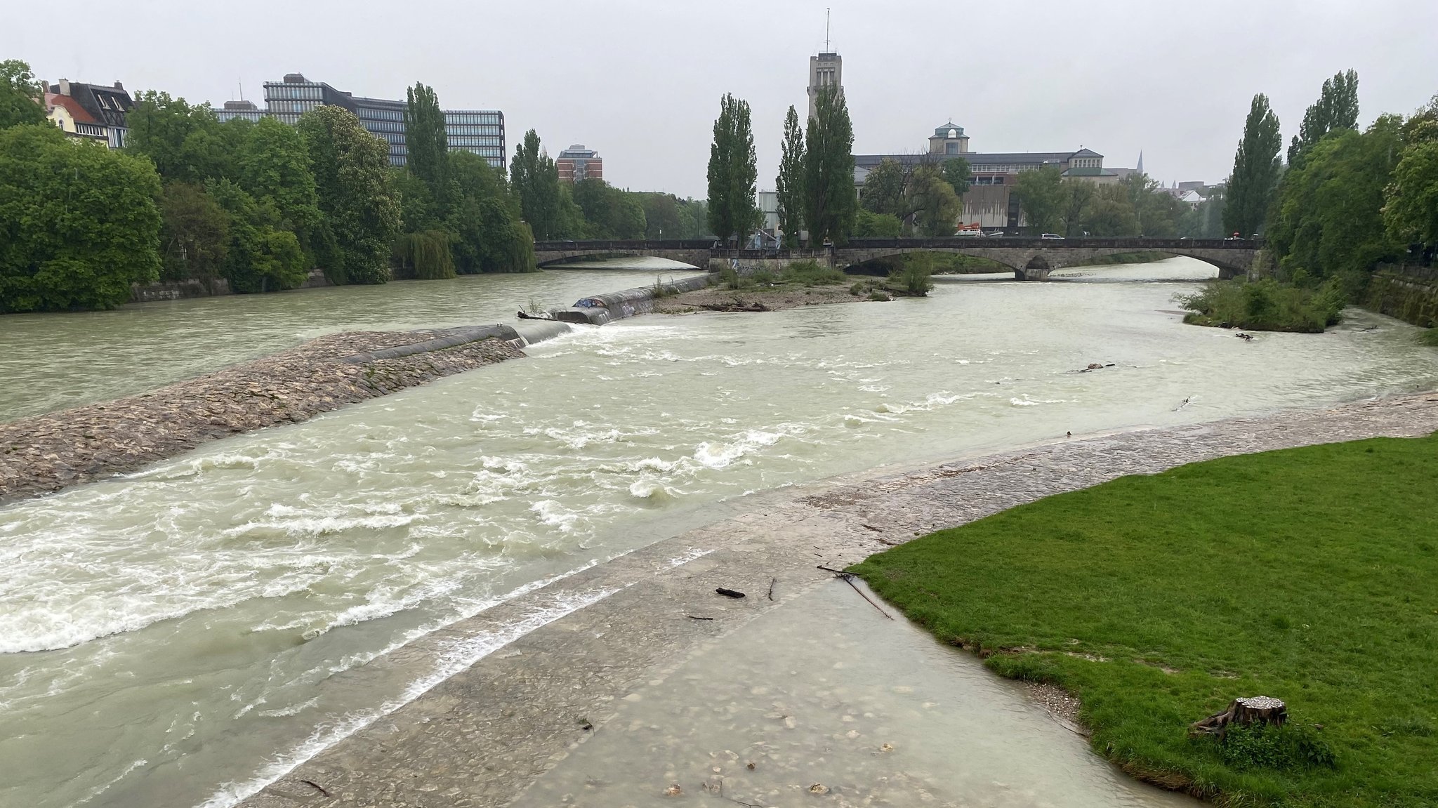 Isar am Dienstagnachmittag in München