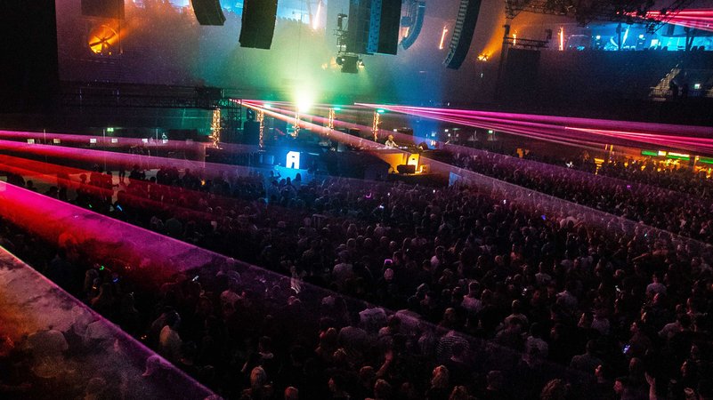 Was passiert im Backstage? Auch die bayerische Techno-Szene gerät in den Fokus der #MeToo-Debatte | Bild: picture alliance/ ANP | Paul Bergen Was passiert im Backstage? Auch die bayerische Techno-Szene gerät in den Fokus der #MeToo-Debatte