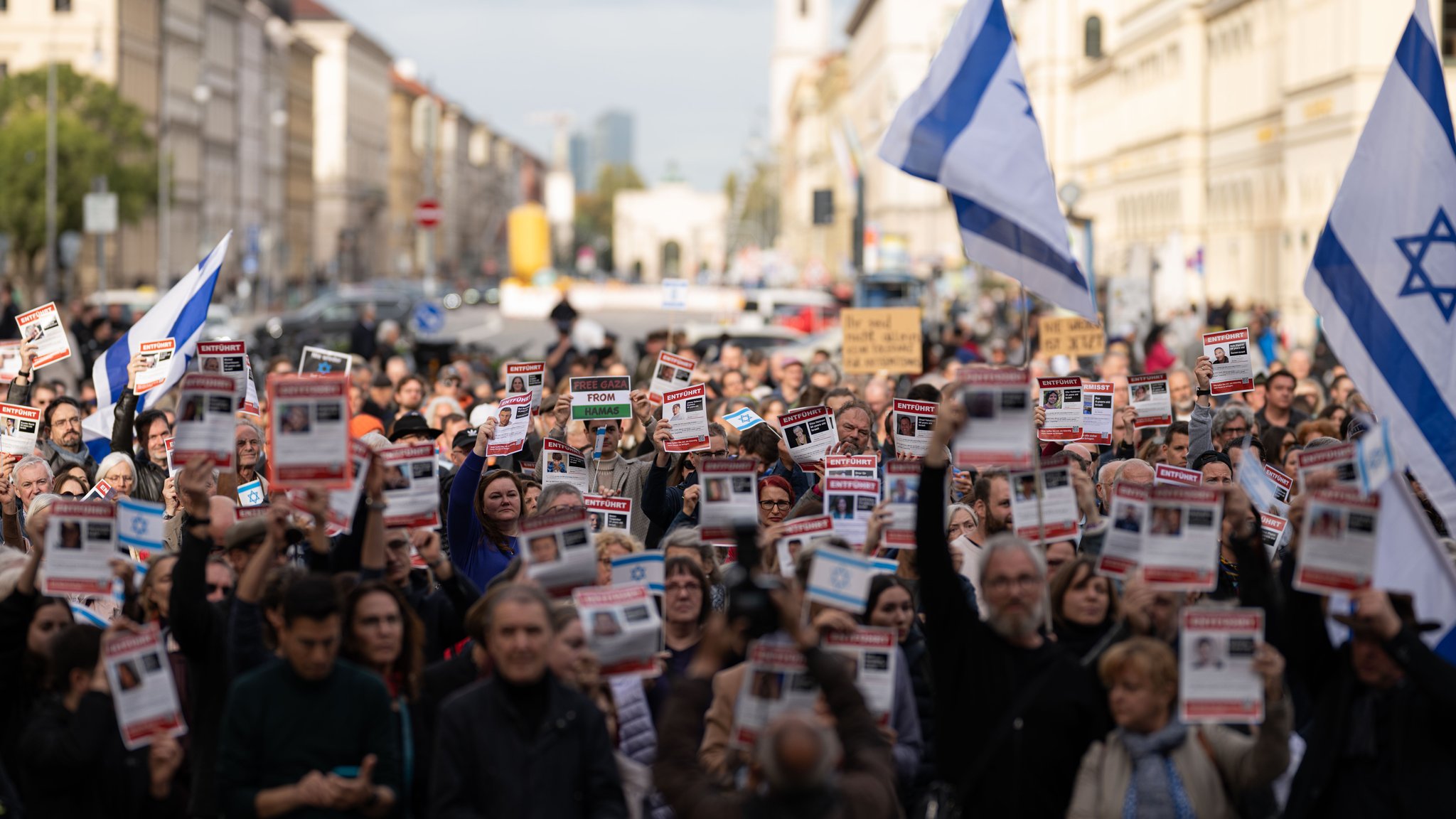 1.000 Menschen bekunden "Solidarität mit Israel" in München