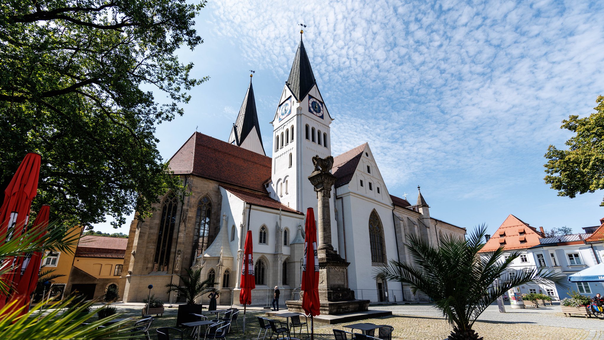 Der Dom zu Eichstätt (St. Salvator, U.L. Frau und St. Willibald) ist die Kathedralkirche des katholischen Bistums Eichstätt. (Archivbild)