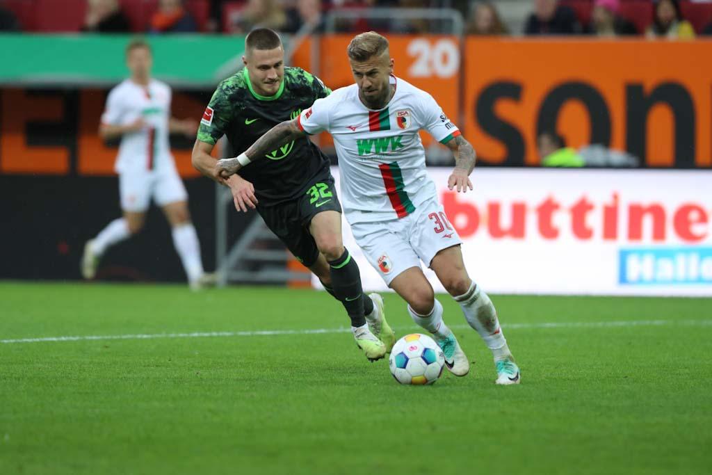 FC Augsburg jubelt, leidet - und siegt am Ende doch | BR24