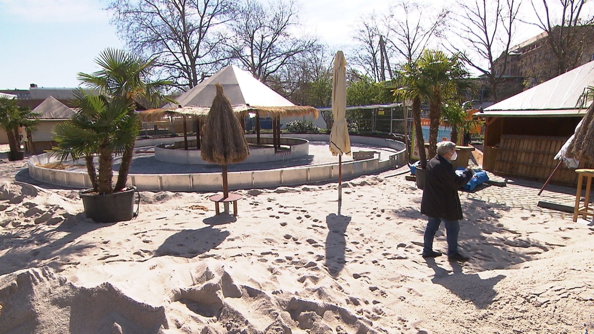 Für den Urlaub daheim: Stadtstrand in Nürnberg wird aufgebaut