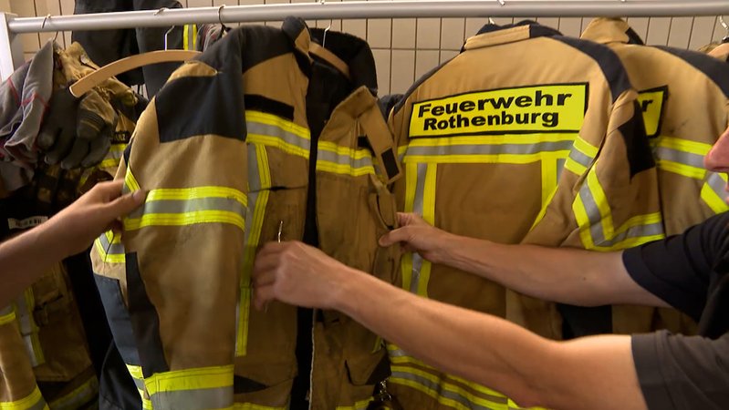 Feuerwehr-Anzüge.