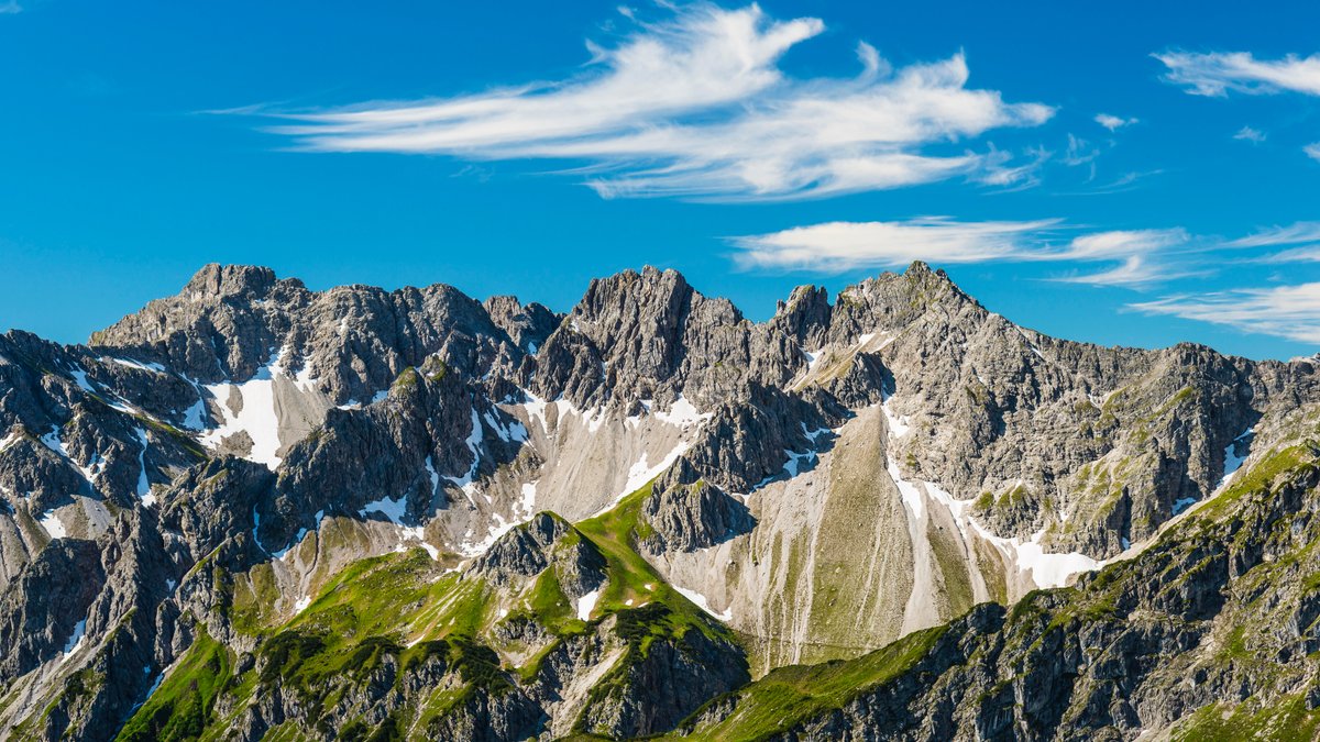 Blick auf Schüsser, Hochgehrenspitze und die Walser Hammerspitze. 