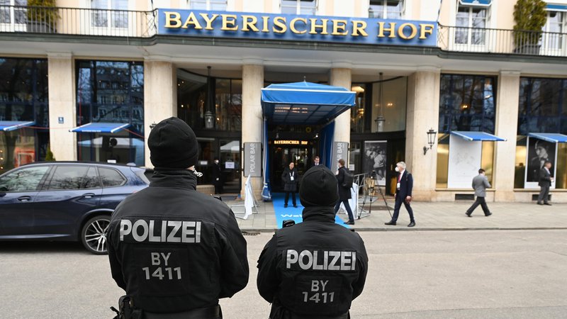 Zur Sicherheitskonferenz im Hotel Bayerischer Hof werden insgesamt etwa 50 Staats- und Regierungschefs nach München kommen.