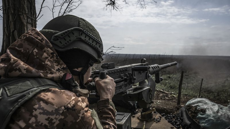 DONETSK, UKRAINE - APRIL 18: Ukrainian soldiers fire targets on the front line in the direction of the city of Ugledar, Donetsk, Ukraine as Russia-Ukraine war continues on April 18, 2023.