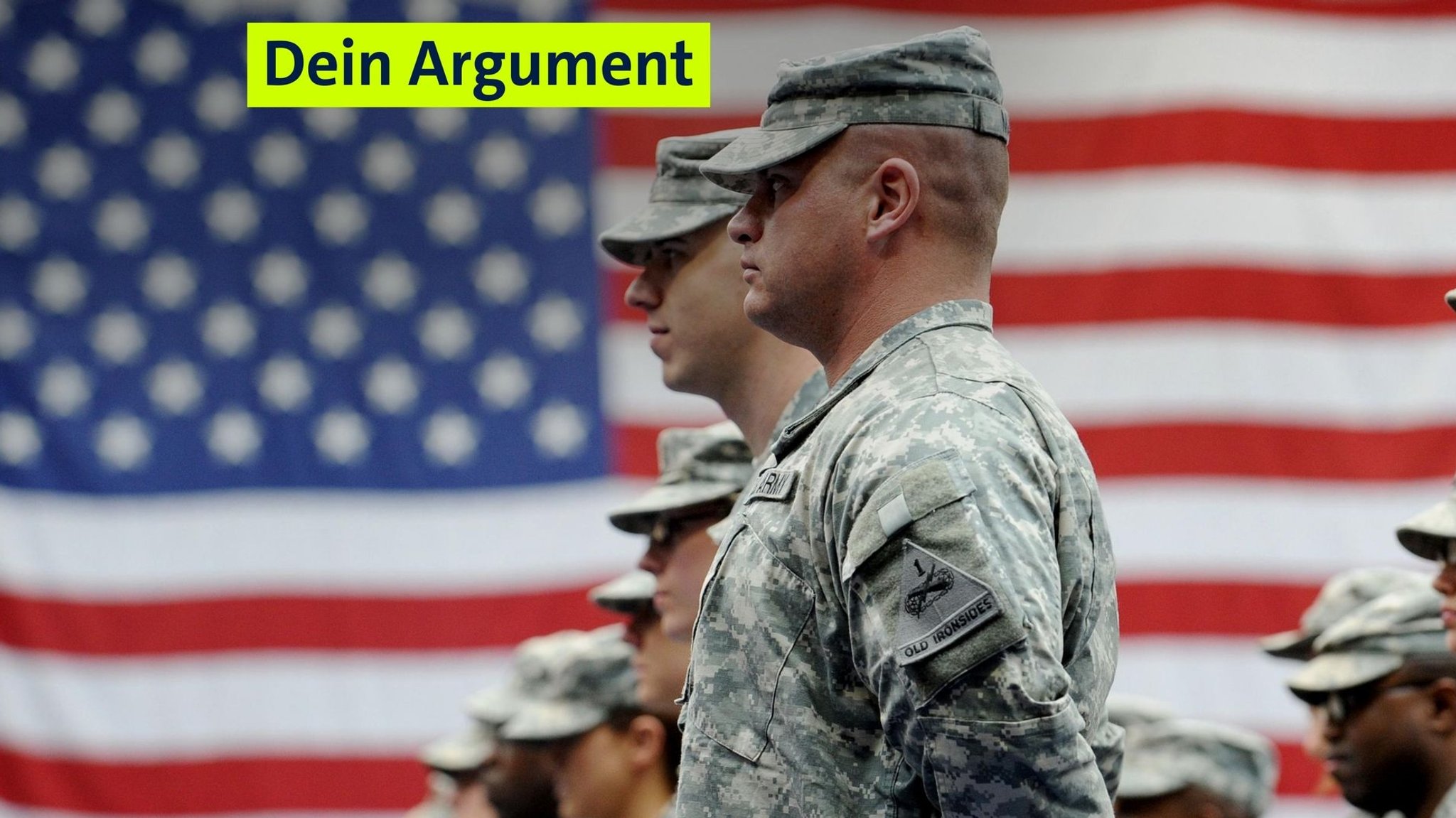 (Symbolbild) US-Soldaten vor US-Flagge