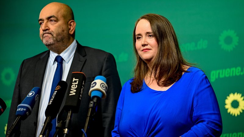 Der Vorstand der Grünen tritt geschlossen zurück. Das gaben die Bundesvorsitzenden Ricarda Lang und Omid Nouripour heute in Berlin bekannt. | Bild: picture alliance/dpa | Fabian Sommer Der Vorstand der Grünen tritt geschlossen zurück. Das gaben die Bundesvorsitzenden Ricarda Lang und Omid Nouripour heute in Berlin bekannt.