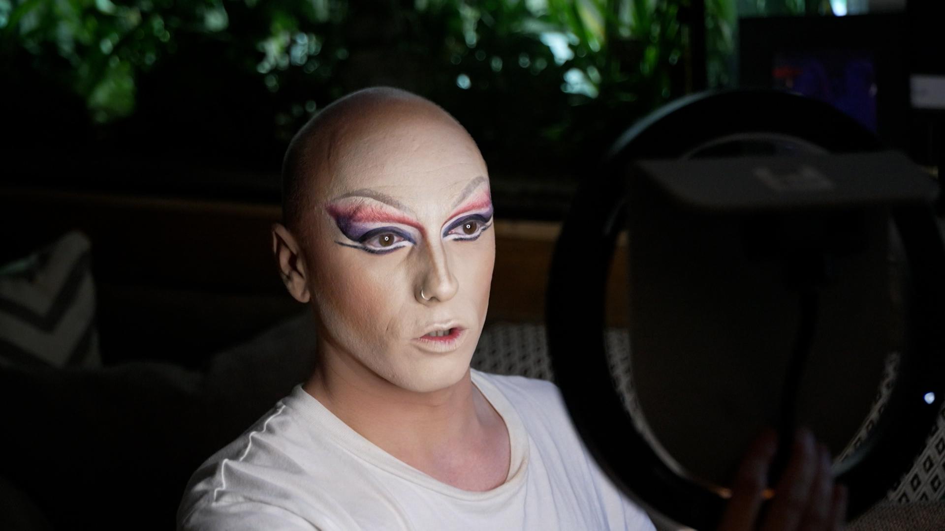 Moritz Maschinsky hat zusammen mit anderen den Verein "Die Queersteiger" gegründet, um mehr Sichtbarkeit für queere Menschen zu schaffen. 