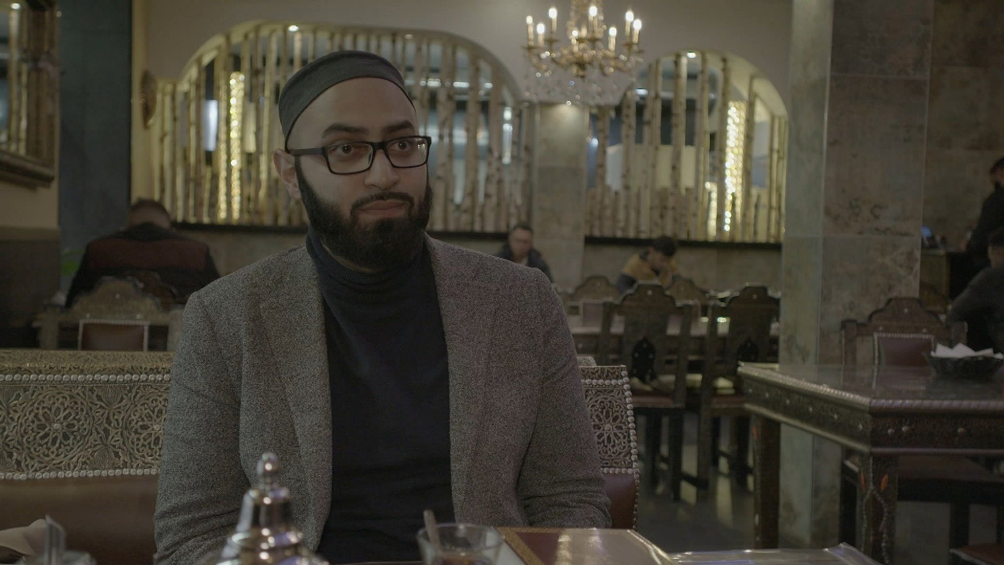 Imam Ahmad Popal in einem arabischen Restaurant in München (Archivbild)