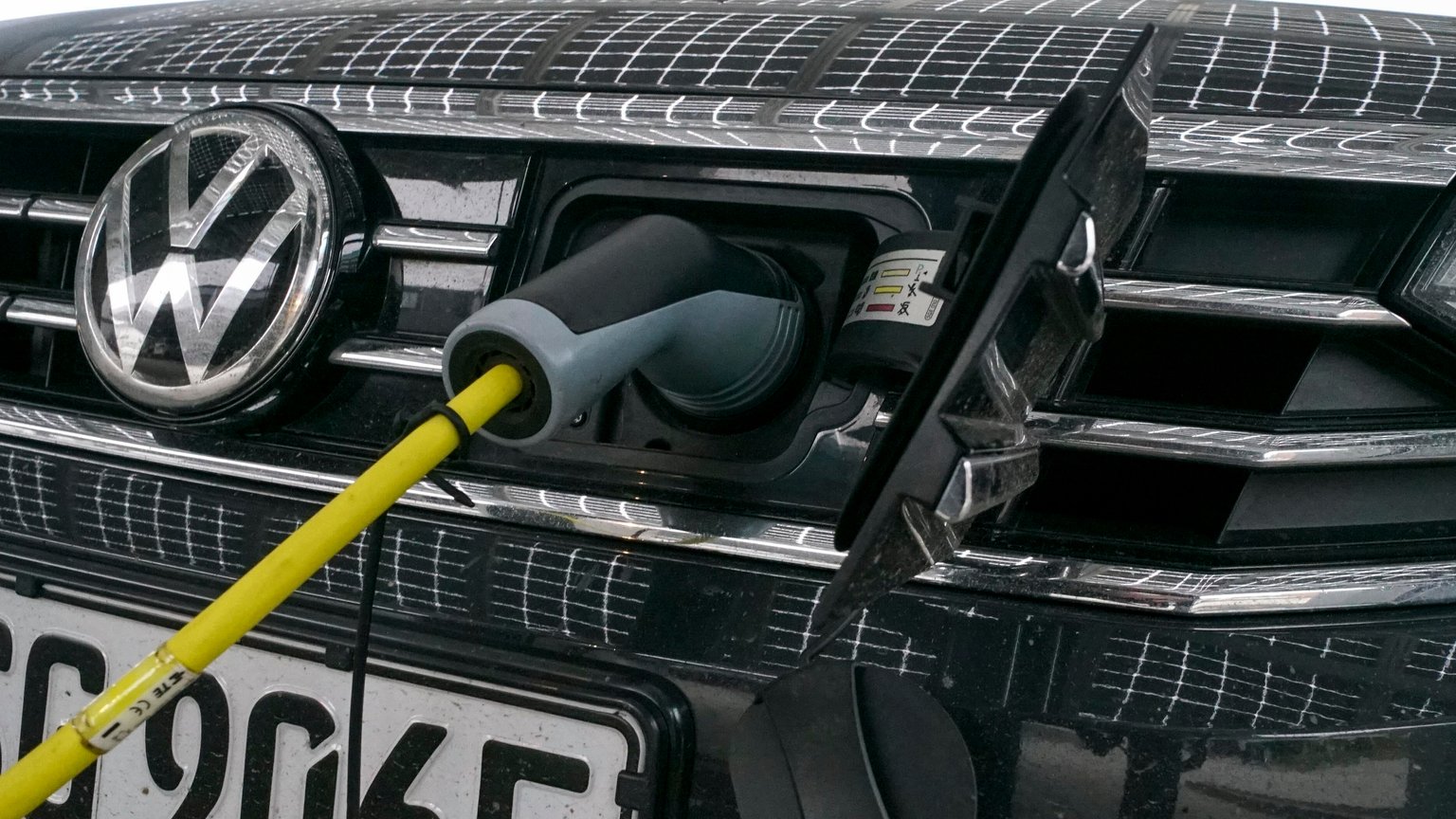 Batterien für E-Autos: Baustart des BMW-Werks in Niederbayern | BR24