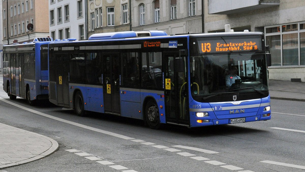 Ende der Streckensperrung bei Münchner U-Bahn: Schienenersatzverkehrs-Bus zwischen Goetheplatz und Implerstraße.