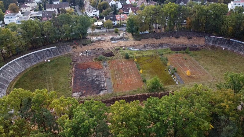 Luftaufnahme der teilweise bereits abgerissenen historischen Radrennbahn Nürnberg | Bild: BR Luftaufnahme der teilweise bereits abgerissenen historischen Radrennbahn Nürnberg