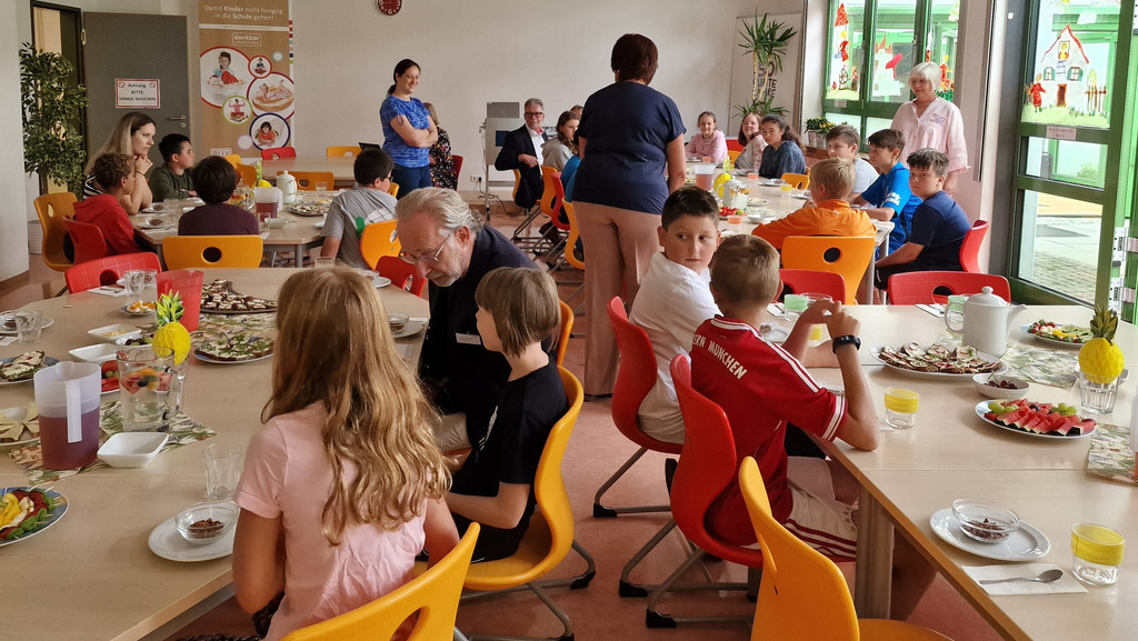Frühstück an der Christophorus-Schule in Königsbrunn bei Augsburg. 