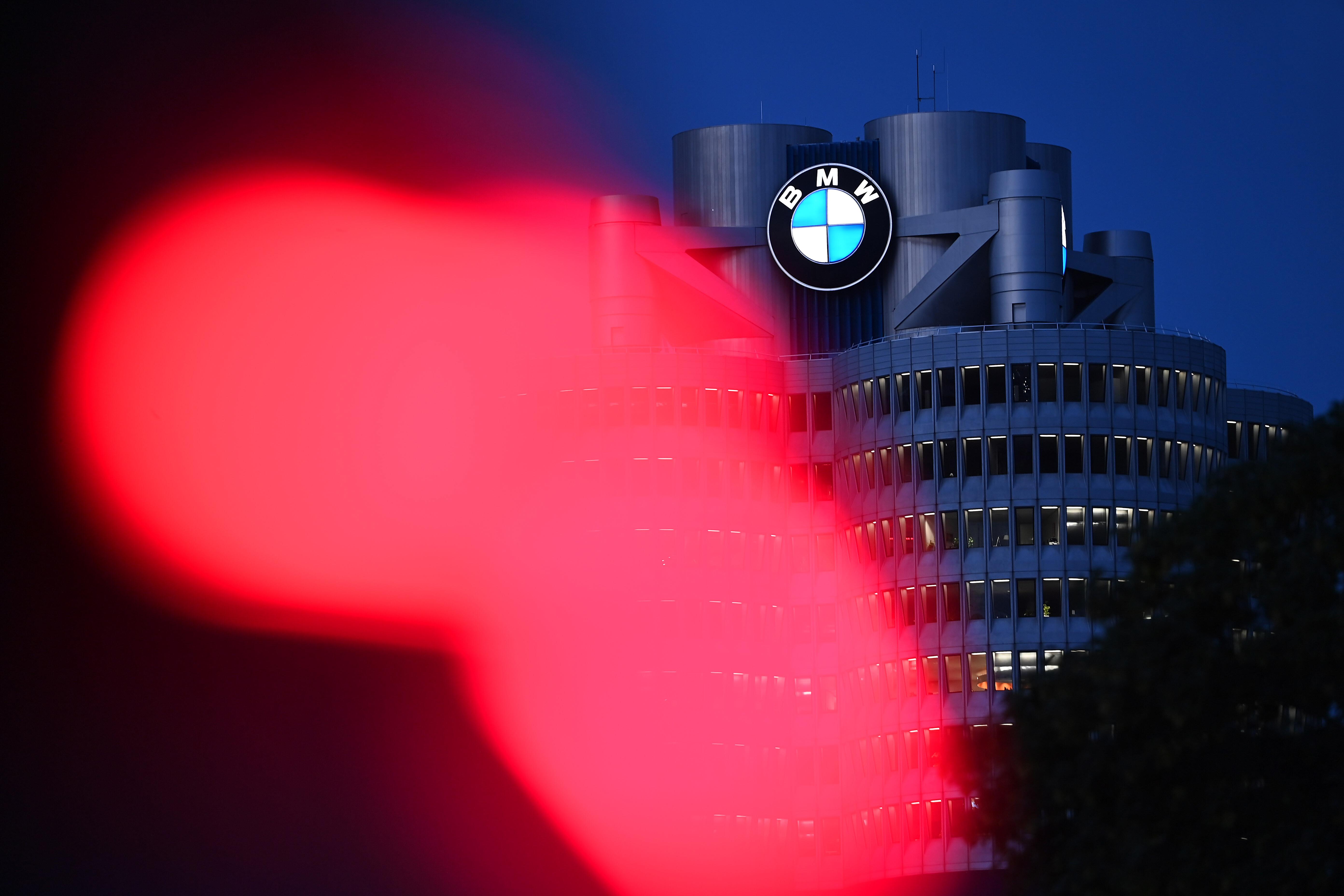 BMW-Gewinn bricht um mehr als ein Drittel ein