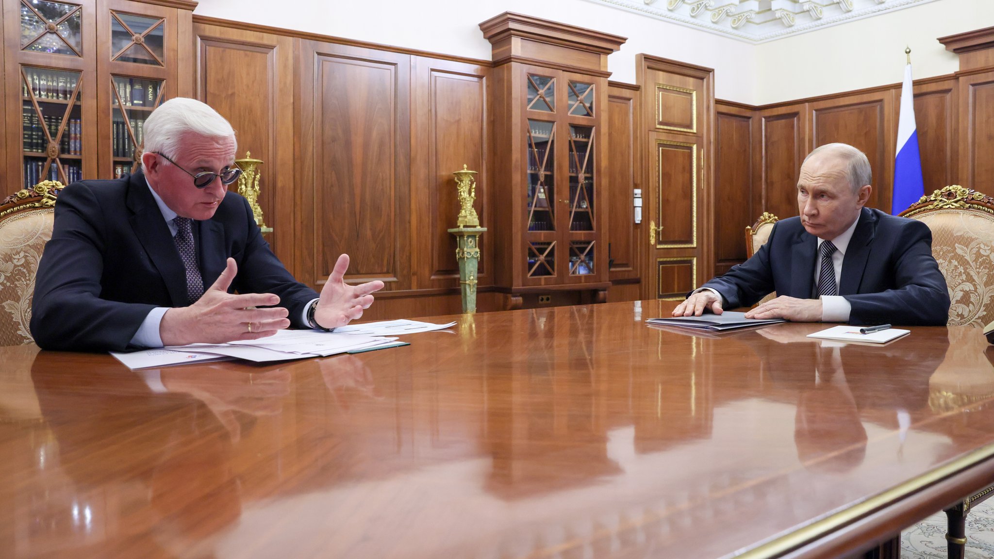 "Abwärtsspirale": Muss Putin auf "private" Luftabwehr setzen?