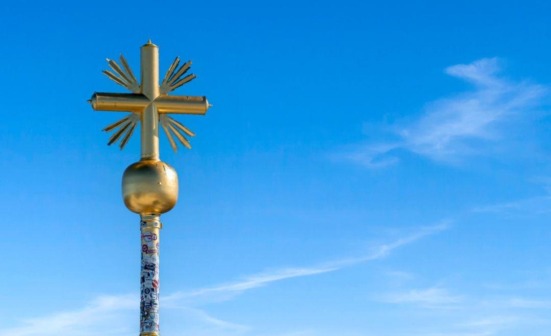 More stickers on the Zugspitze cross: Sticker offenders wanted