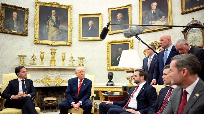 Im Weißen Haus schimmert Gold an der Wand und am Mobiliar | Bild: Mandel Ngan/Picture Alliance Im Weißen Haus schimmert Gold an der Wand und am Mobiliar