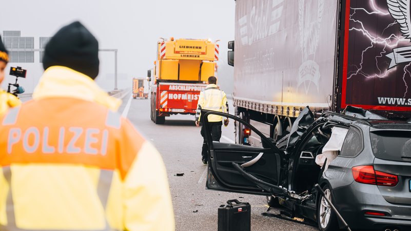 Tödlicher Unfall auf Blitzeis. | Bild: news 5 Tödlicher Unfall auf Blitzeis.