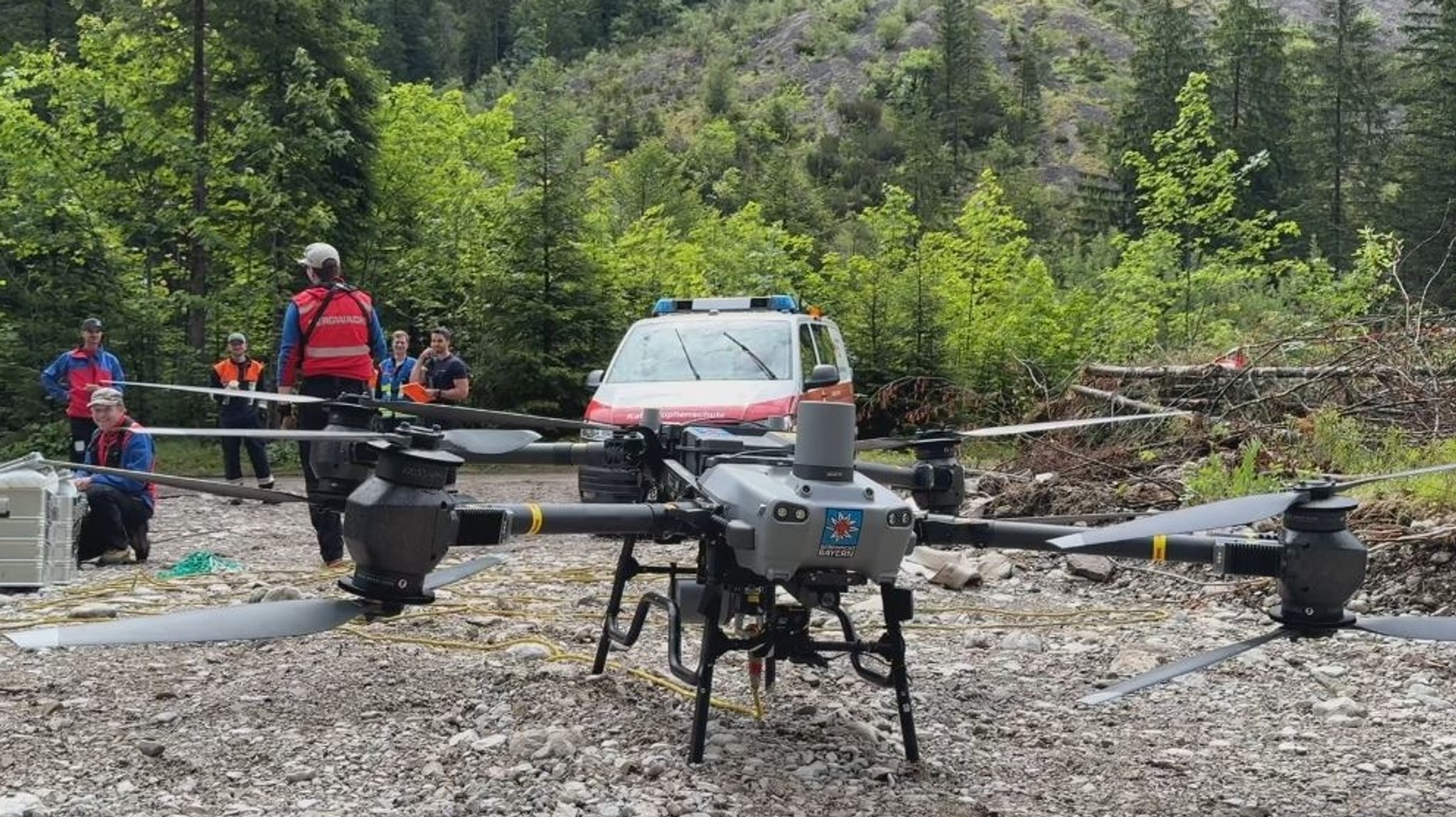 Lastendrohne "Carry" der Bergwacht Bayern im Einsatz | Bild: BR/Laura Goudkamp Lastendrohne "Carry" der Bergwacht Bayern im Einsatz