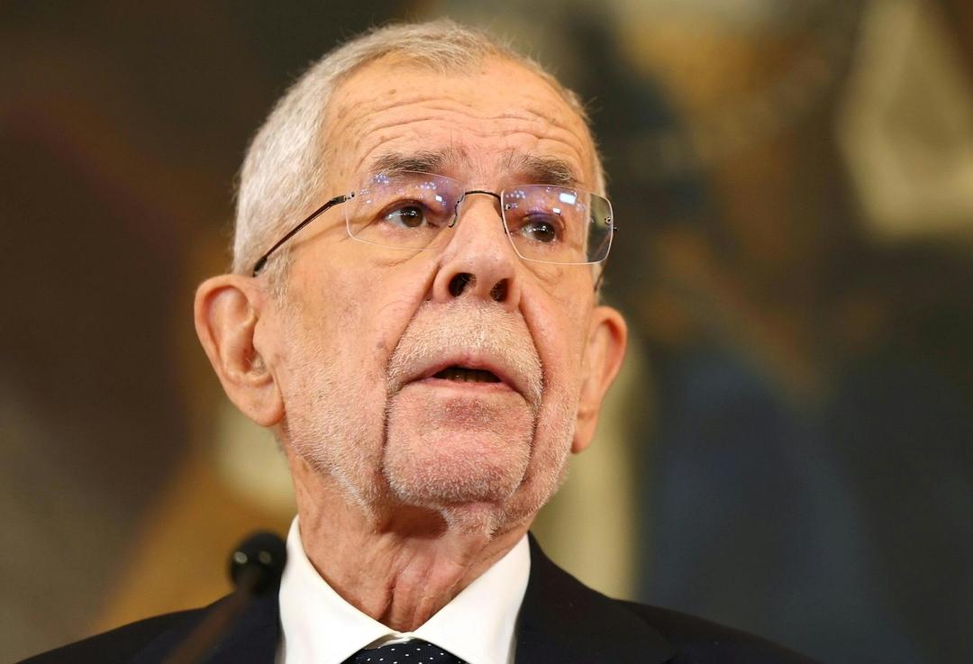 Österreichs Bundespräsident Alexander Van der Bellen hat der rechtspopulistischen FPÖ offiziell den Auftrag zur Bildung einer Regierung erteilt.