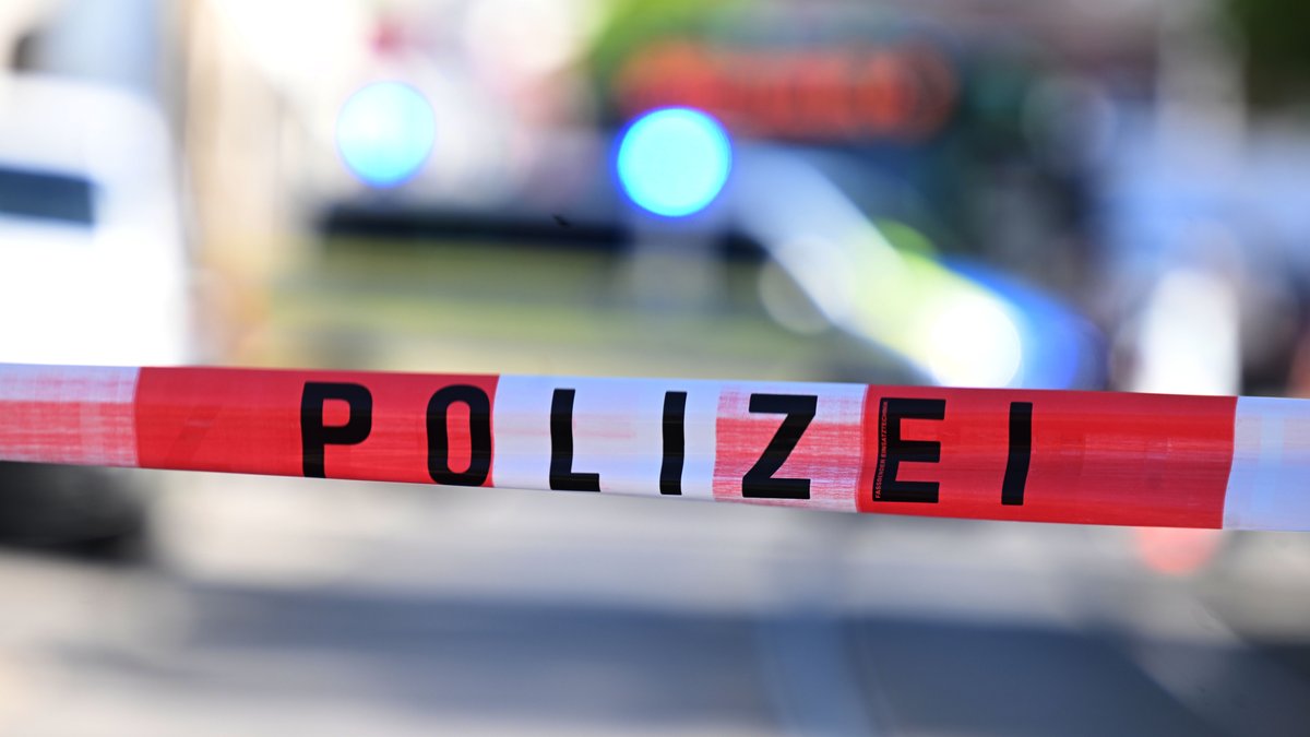 Mann bei Messerangriff mit mehreren Stichen verletzt 