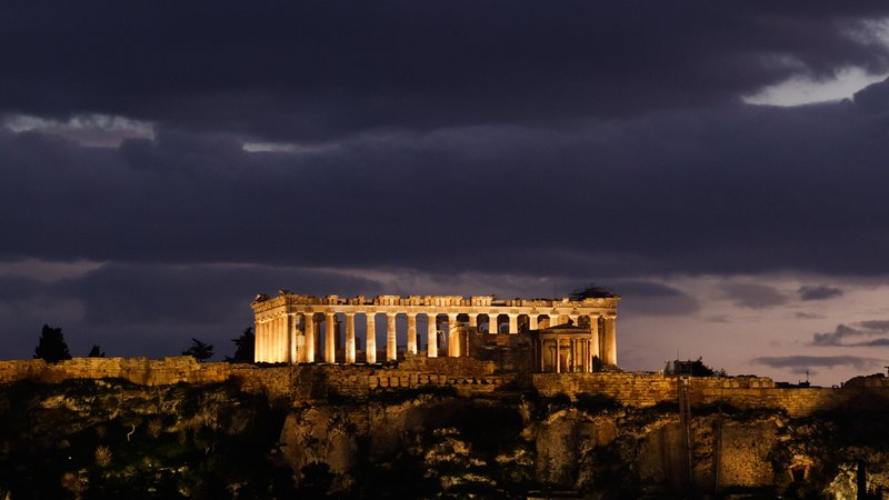 Unwetterwolken über der Akropolis von Athen (Archivbild) | Bild: picture alliance / NurPhoto | Jakub Porzycki Unwetterwolken über der Akropolis von Athen (Archivbild)