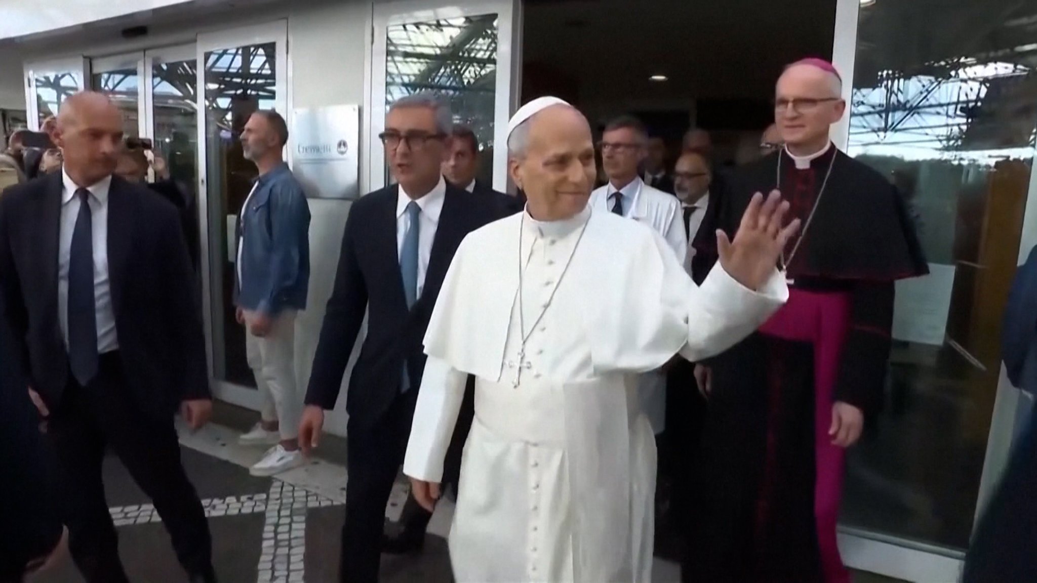 Papst Leo: Zurück nach Klinikaufenthalt | Bild: BR Papst Leo: Zurück nach Klinikaufenthalt