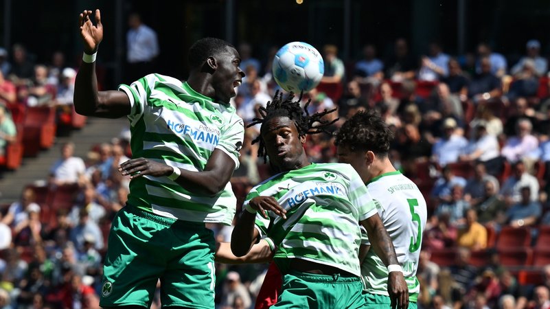Spielszene Hannover 96 - SpVgg Greuther Fürth | Bild: picture-alliance/dpa Spielszene Hannover 96 - SpVgg Greuther Fürth