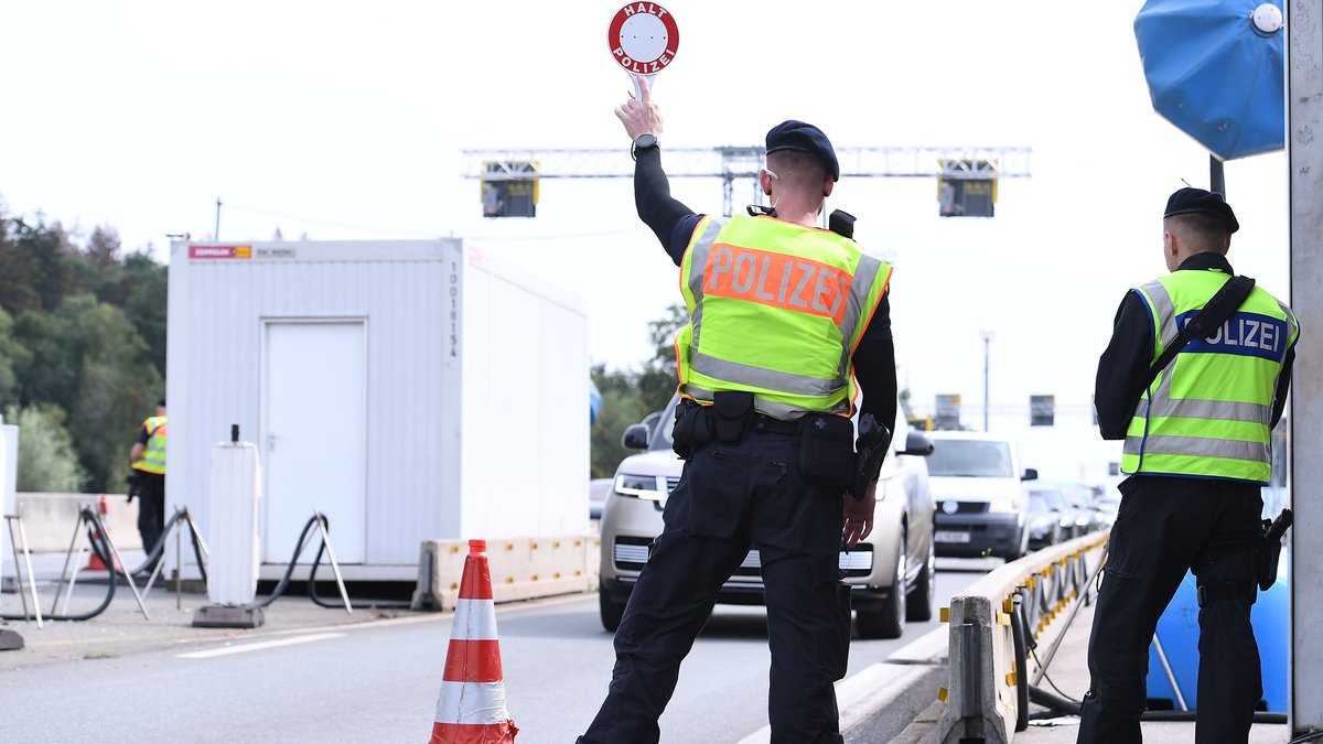 Faeser ordnet Kontrollen an allen deutschen Grenzen an