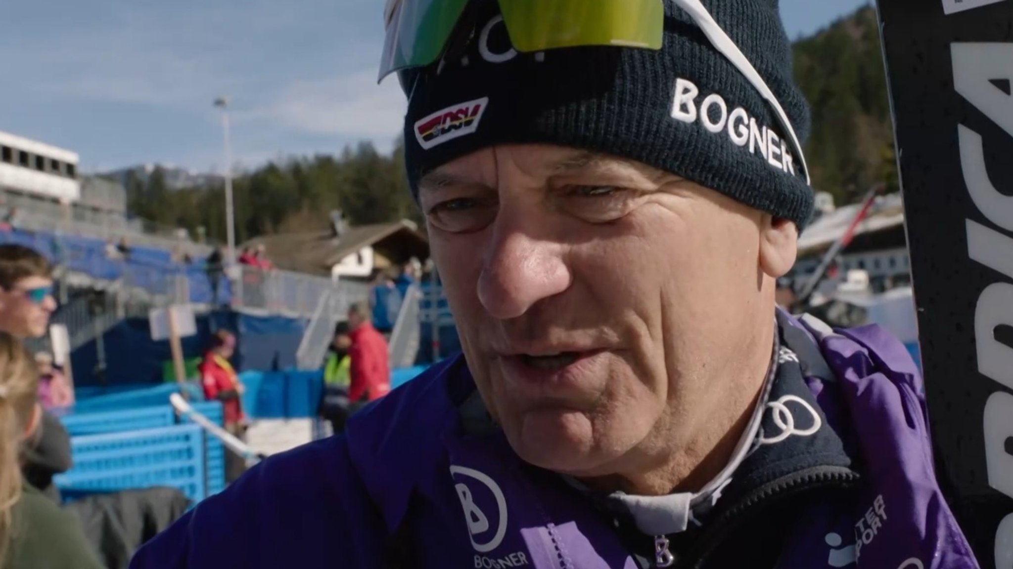 DSV-Alpindirektor Wolfgang Maier spricht vor dem Heim-Weltcup in Garmisch-Partenkirchen über die Bedingungen auf der Kandahar.