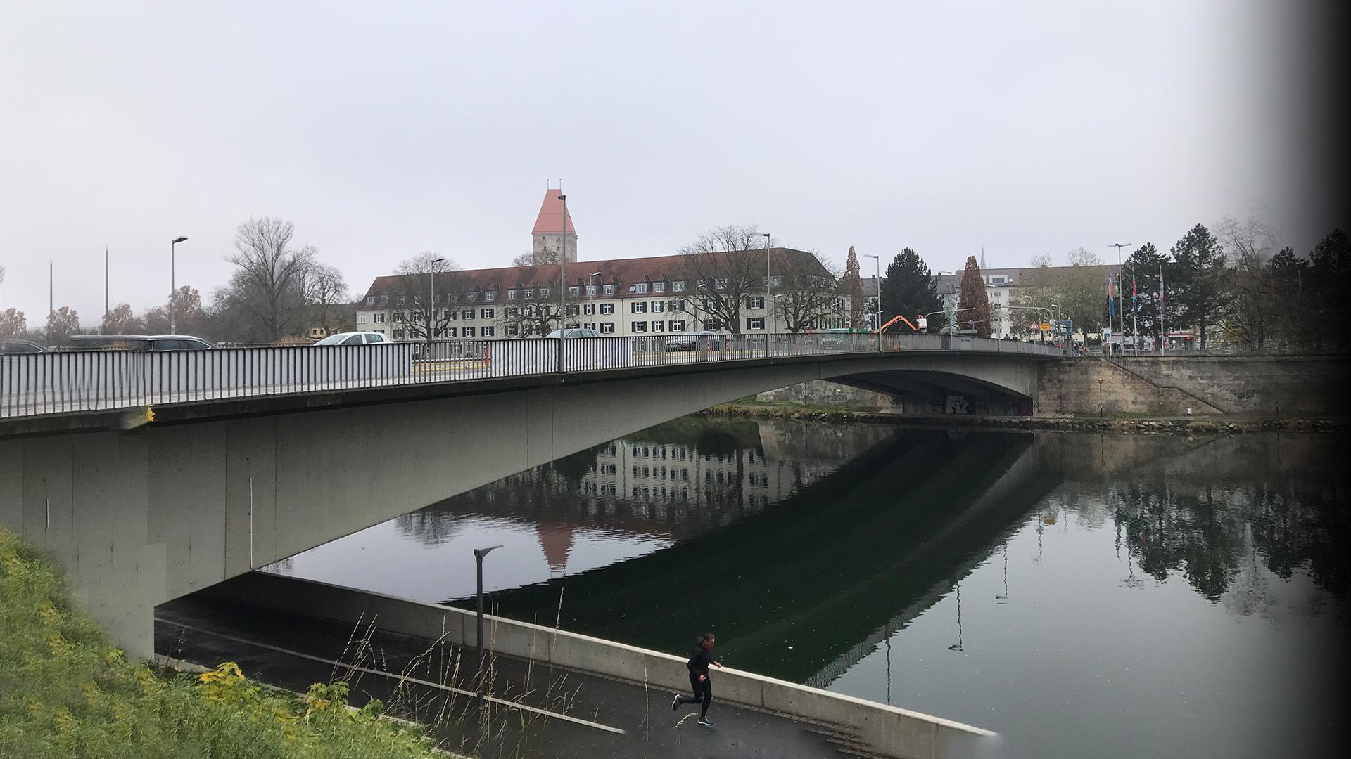 Eine Brücke