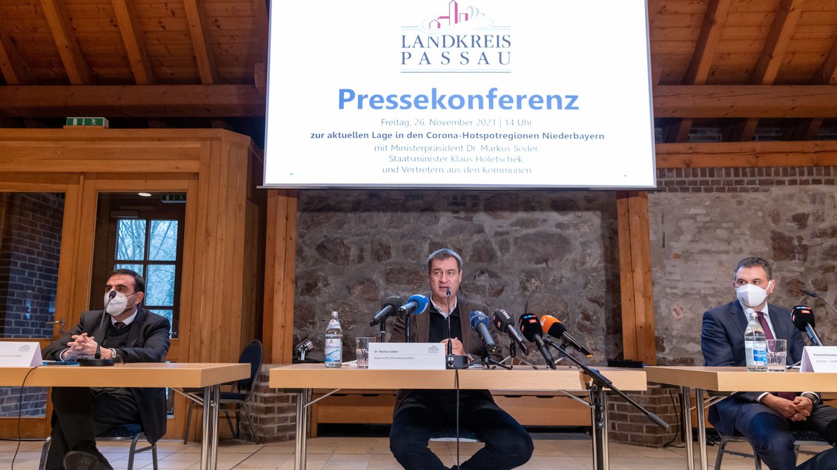 Ministerpräsident Markus Söder bei Pressekonferenz in Neuburg am Inn im Kreis Passau