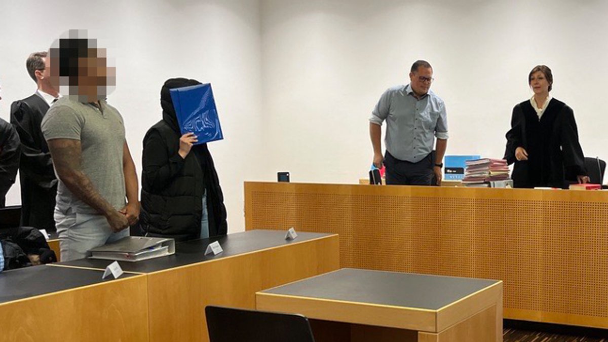 Handy-Schmuggel ins Gefängnis: Ex-JVA-Beamtin verurteilt