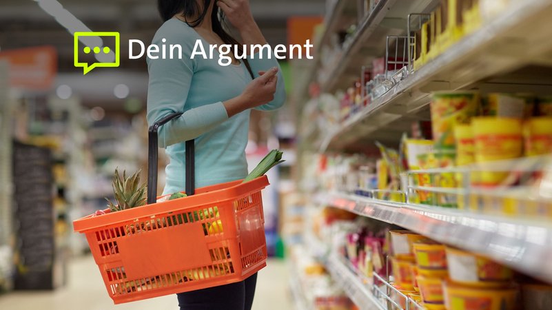Eine Frau steht vor einem Supermarktregal (Symbolbild). | Bild: stock.adobe.com/Syda Productions Eine Frau steht vor einem Supermarktregal (Symbolbild).
